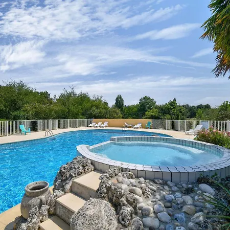 With Swimming Pool And Activities Saint-Savinien